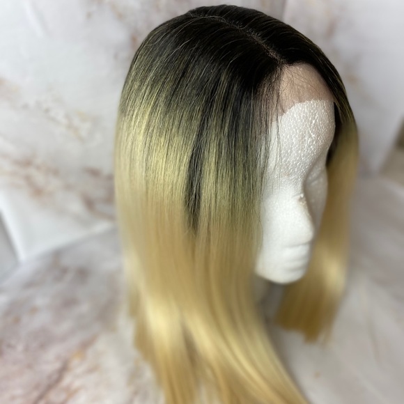 Lace Front shoulder length Wig - Picture 4 of 6